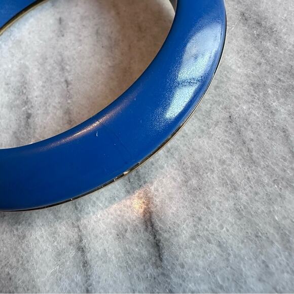 Tory Burch - Gold and Navy Resin Oval Bangle Bracelet - Picture 6 of 10